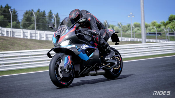 Ride 5, Multiplayer e Cross-Play – Tutti i Dettagli