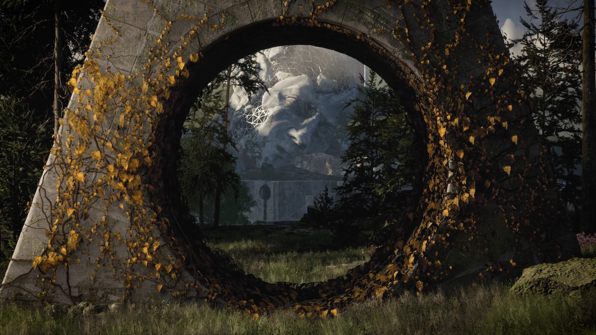 Screenshot di The Talos Principle 2 con un monumento della Sfinge in un paesaggio naturale