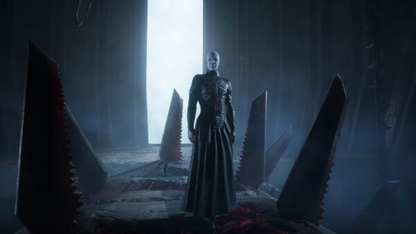 Immagine chiave dal trailer "Love Story" di Clive Barker's Hellraiser: Revival con Pinhead