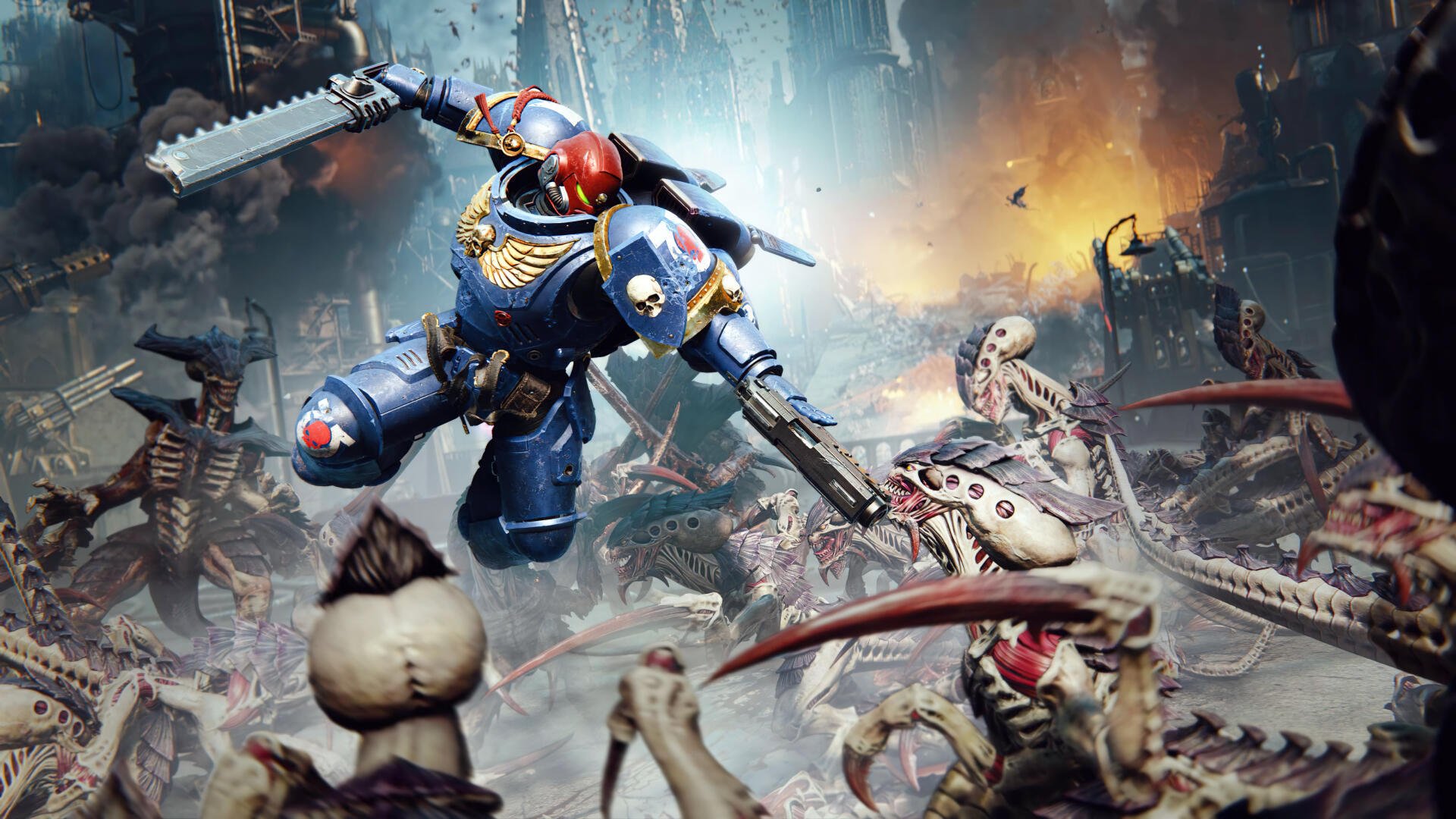 Un Ultramarine che esegue un Colpo di Pistola su un Tiranide in Space Marine 2.