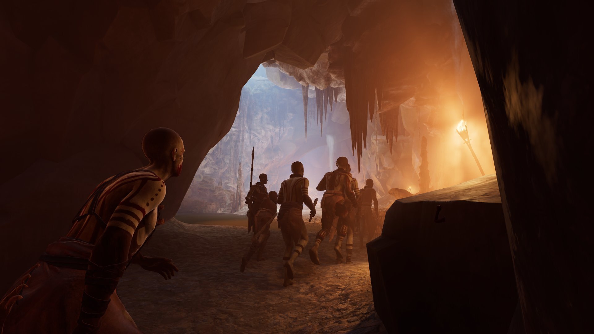 Screenshot di gameplay di Kiipluu, un personaggio si nasconde nell'erba alta da un nemico.