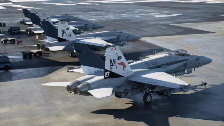Un caccia in volo tra le nuvole in una scena di Ace Combat 8: Wings of Theve