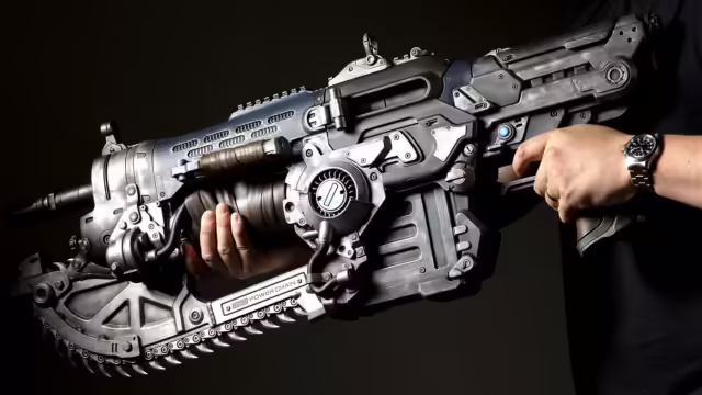 Replica in scala 1:1 del Lancer Prototype di Gears of War E-Day con baionetta